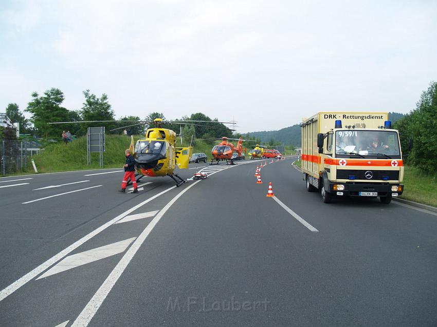 Schwerer Unfall mit Reisebus Lohmar Donrather Dreieck P112.JPG